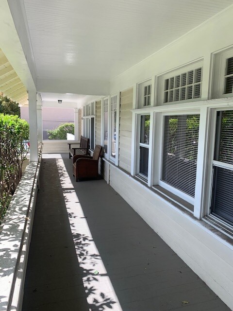property at 1425 N Hudson Ave