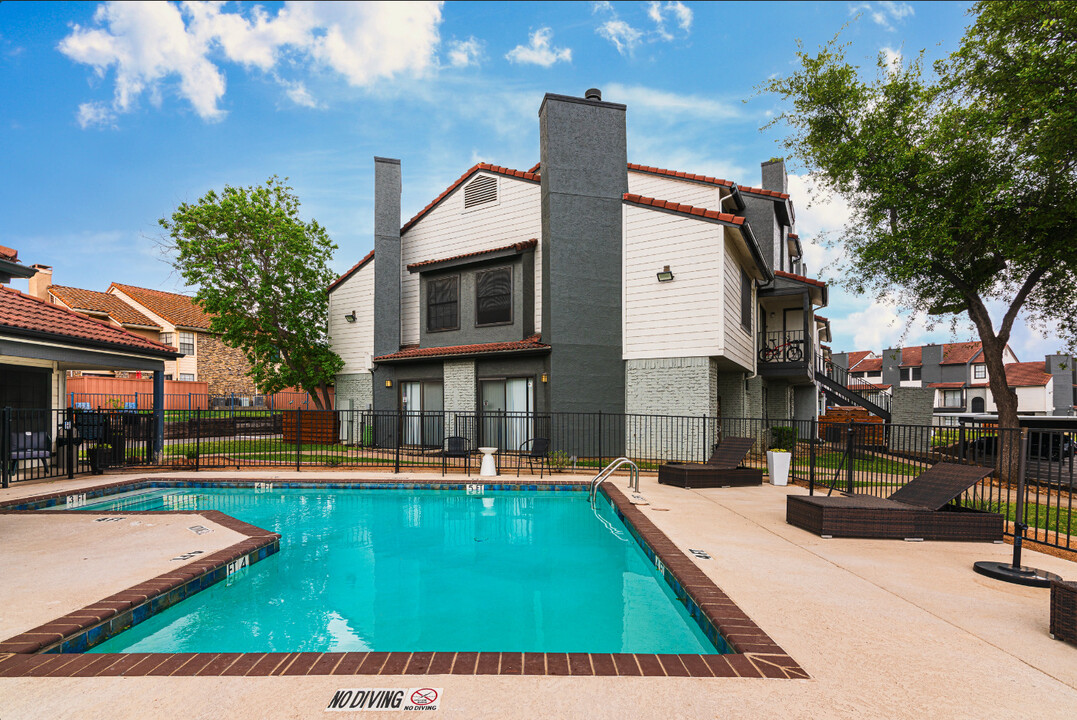 Fiona Apartment Homes in Irving, TX - Building Photo