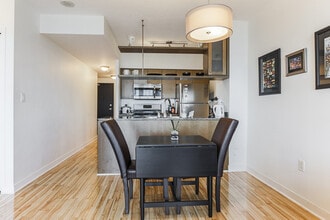 35-335 Mariner Terrace in Toronto, ON - Building Photo - Building Photo