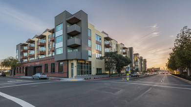 Parc on Powell in Emeryville, CA - Foto de edificio - Building Photo