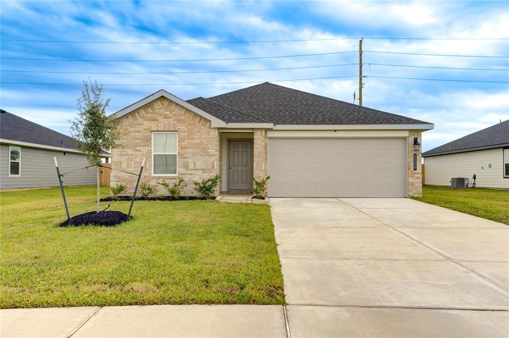 2009 Woodlark Way in Sealy, TX - Building Photo