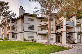 Village Creek Apartments in Westminster, CO - Foto de edificio - Building Photo
