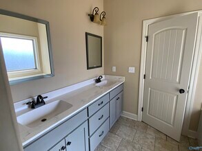 111 Fawn Forest Dr in New Market, AL - Building Photo - Building Photo