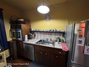 123 Plains Rd in New Paltz, NY - Foto de edificio - Building Photo