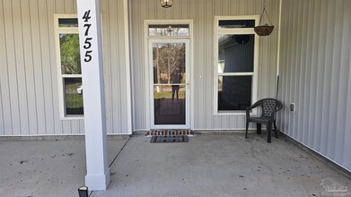 4755 W Lynn Rd in Milton, FL - Foto de edificio - Building Photo