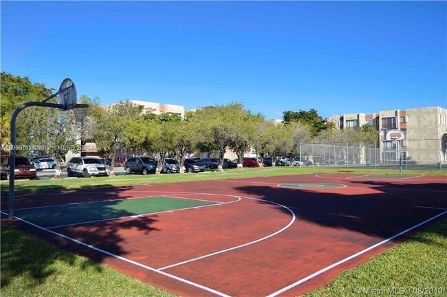 9431 SW 4th St in Miami, FL - Foto de edificio - Building Photo