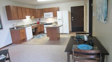 Arrowhead Apartments in Brookings, SD - Building Photo - Building Photo