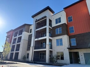 Urban Village Rosehill in Garland, TX - Foto de edificio - Building Photo