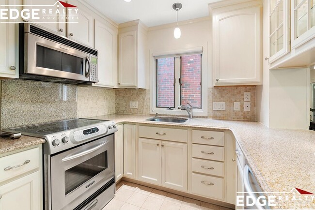 241 Perkins St, Unit 101 in Boston, MA - Building Photo - Building Photo