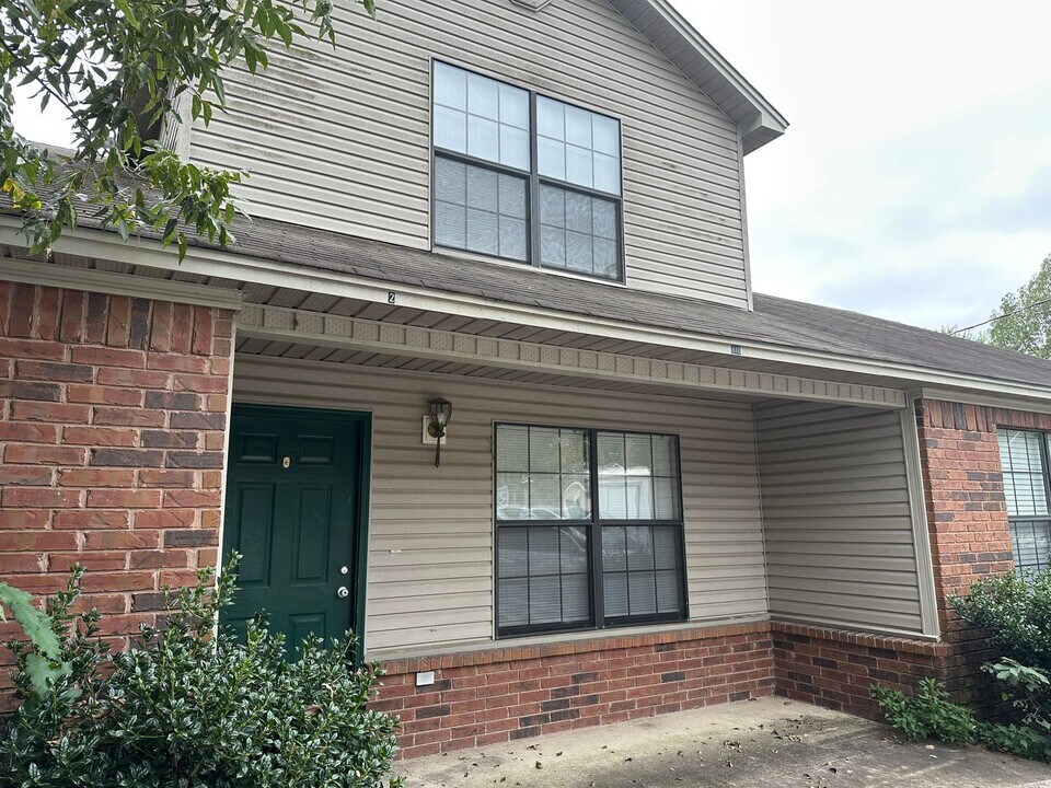 810 E L St in Russellville, AR - Building Photo