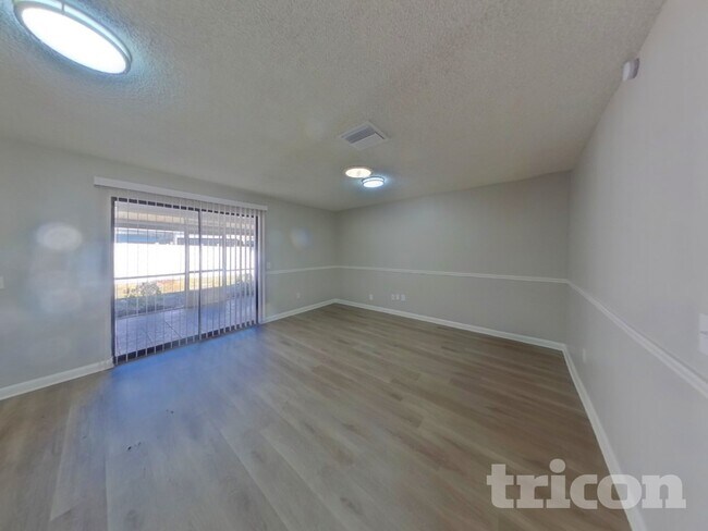 4704 Foxshire Cir in Tampa, FL - Building Photo - Building Photo