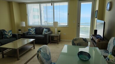 7135 Collins Ave, Unit 514 in Miami, FL - Building Photo - Building Photo