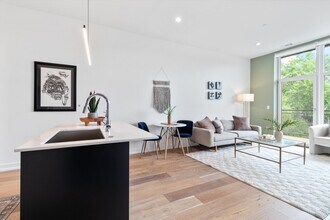 4513 N Clark St, Unit 301 in Chicago, IL - Building Photo - Building Photo