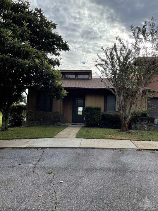 9928 Fairway Villas Ln in Pensacola, FL - Building Photo