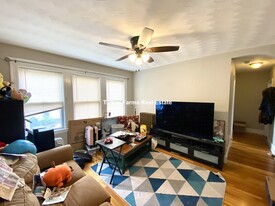 9 Arlington St, Unit 2 in Somerville, MA - Building Photo