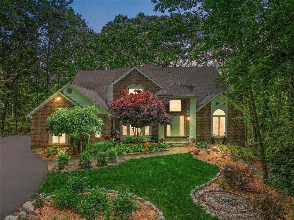 3427 E Dobson Pl in Ann Arbor, MI - Building Photo