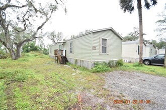 7515 Symmes Rd in Gibsonton, FL - Building Photo - Building Photo