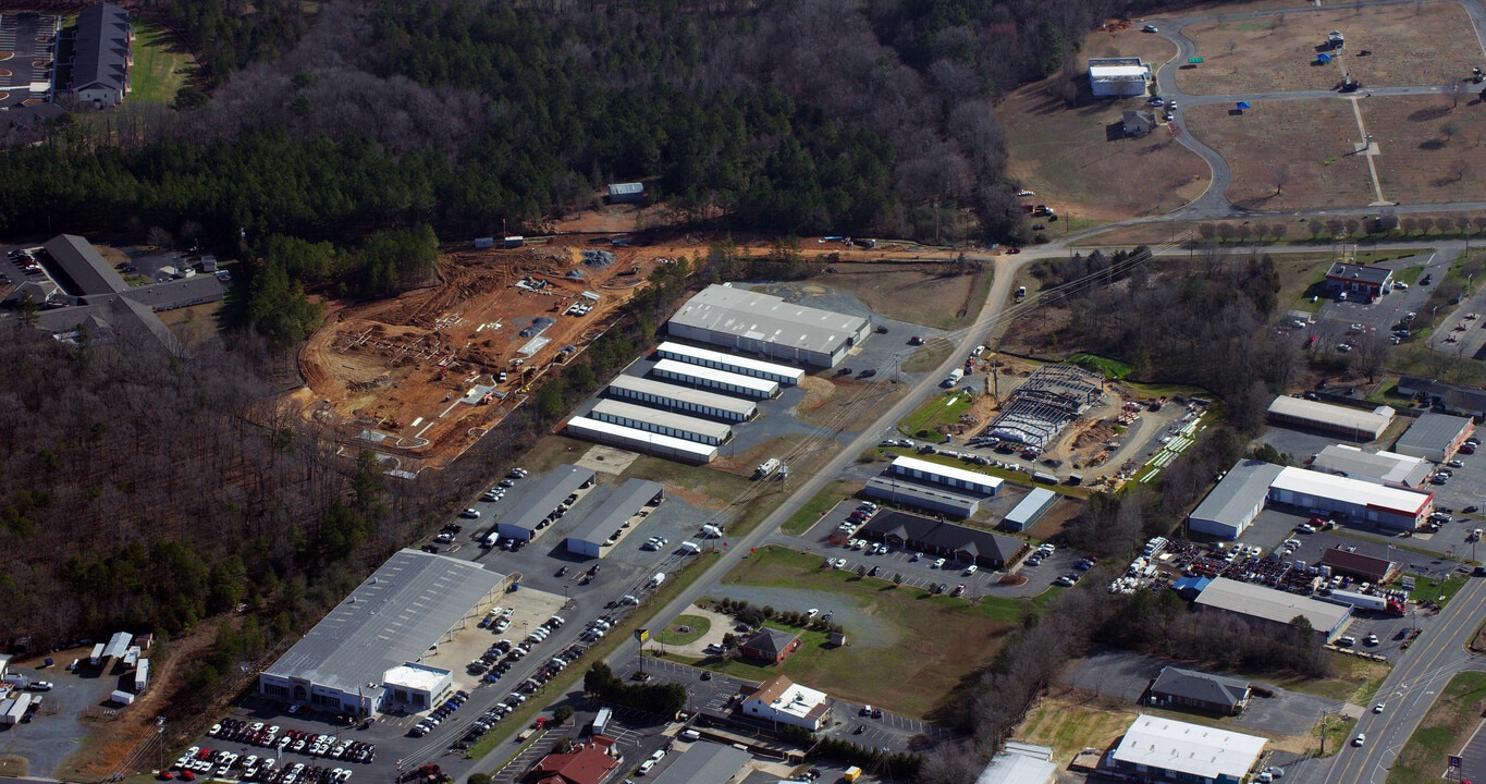 Uwharrie Trail Apartments in Albemarle, NC - Building Photo