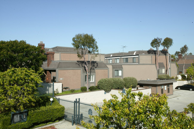 Residential Condominiums in Marina Del Rey, CA - Foto de edificio - Building Photo