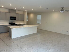 4172 Scarlet Cob Ave in Las Vegas, NV - Building Photo - Building Photo