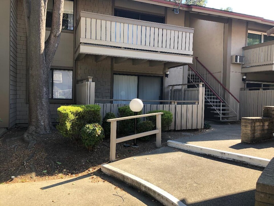 100 Kinross Dr, Unit 15 in Walnut Creek, CA - Building Photo