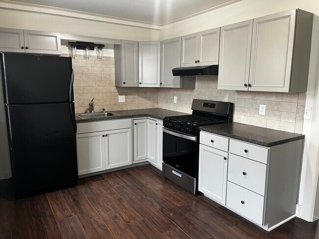 10632 Main St, Unit Upper Front Unit #1 in Clarence, NY - Building Photo - Building Photo