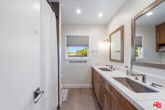 14034 Valerio St in Los Angeles, CA - Building Photo - Building Photo