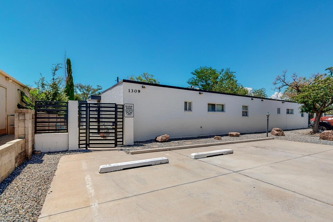 1309 Virginia St NE in Albuquerque, NM - Building Photo