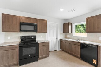 1204 Daniel St in Baytown, TX - Building Photo - Building Photo