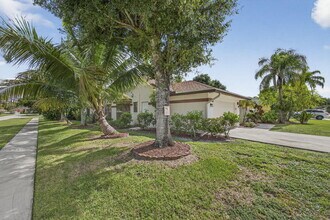 798 Blueberry Dr in Wellington, FL - Building Photo - Building Photo