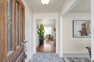 607 Shenandoah Dr in Shenandoah, TX - Foto de edificio - Building Photo