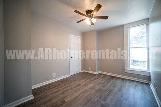 552 Mitchell St-Unit -B in Conway, AR - Building Photo - Building Photo