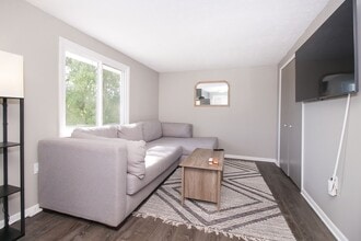 7703 Essen Ave in Parma, OH - Building Photo - Building Photo