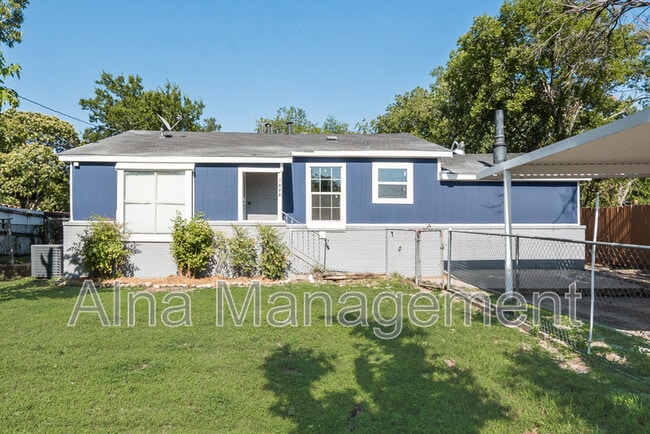 1822 Roberts Cut Off Rd in Fort Worth, TX - Building Photo - Building Photo