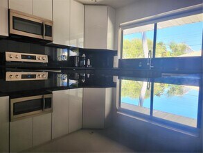 428 Hibiscus St in Hallandale Beach, FL - Building Photo - Building Photo