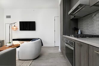 907 W Madison St, Unit 1021 in Chicago, IL - Building Photo - Building Photo