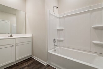 363 Kingston Wy in Waller, TX - Building Photo - Building Photo