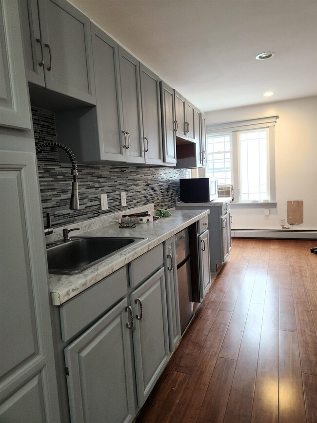 39 Terhune Ave in Jersey City, NJ - Building Photo - Building Photo