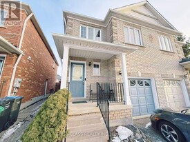 3892 Manatee Way in Mississauga, ON - Building Photo