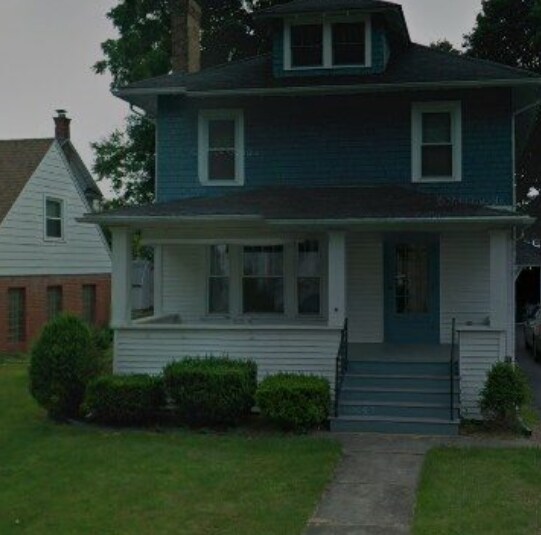 42 Howard Ave in Lockport, NY - Building Photo