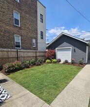 2038 W Augusta Blvd in Chicago, IL - Building Photo - Building Photo