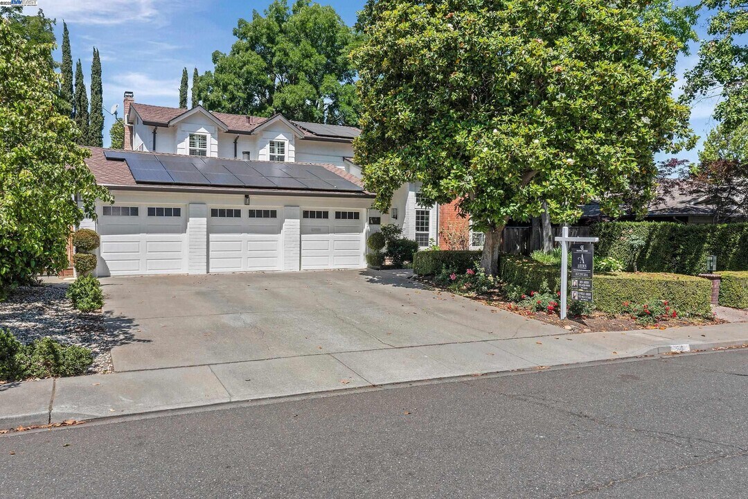 519 Ellesmere Dr in Walnut Creek, CA - Building Photo
