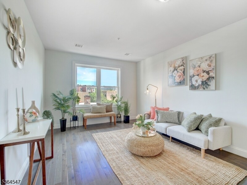 90 Clinton Ave in Newark, NJ - Building Photo