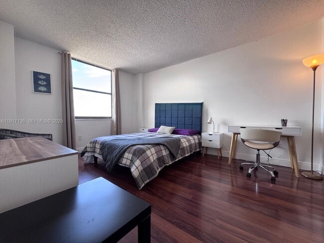 1470 NE 123rd St in North Miami, FL - Foto de edificio - Building Photo