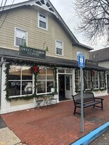 1353 Old Northern Blvd in Roslyn, NY - Building Photo