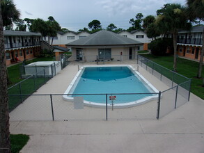 1711 Dixon Blvd in Cocoa, FL - Building Photo - Building Photo
