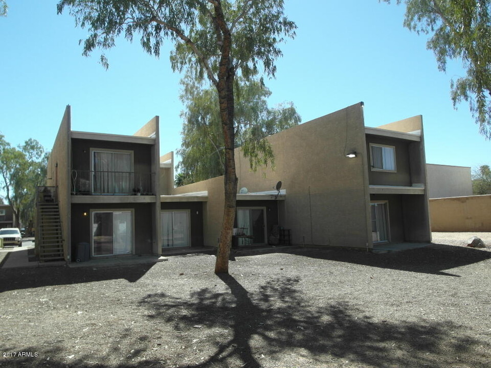 Le Marche in Phoenix, AZ - Building Photo