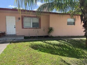 1910 SW 99th Ave in Miramar, FL - Building Photo - Building Photo