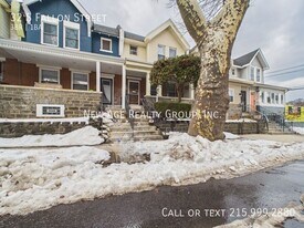 32 S Fallon St in Philadelphia, PA - Building Photo