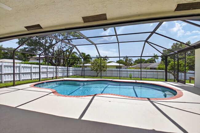 488 NW 13th St in Boca Raton, FL - Building Photo - Building Photo